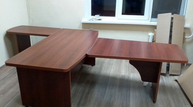 Стол руководителя с приставкой ФОРУМ