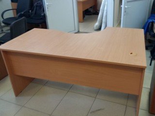 Угловой офисный стол