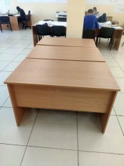 Прямые офисные столы